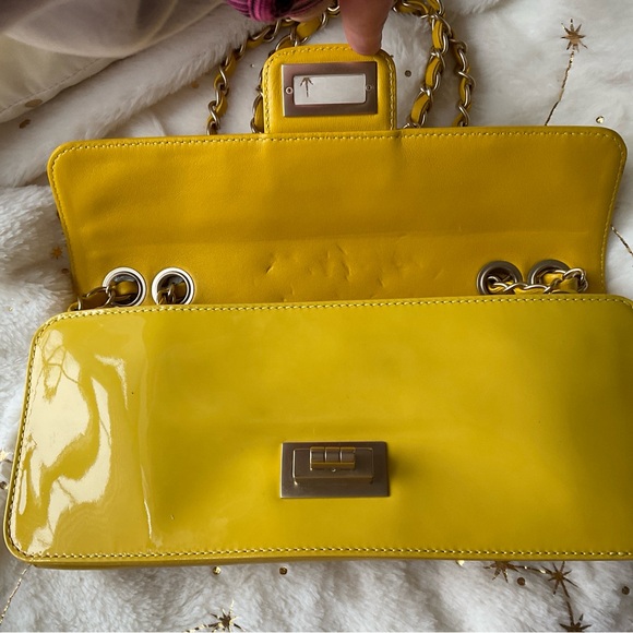 CHANEL REISSUE EAST WEST YELLOW PATENT LEATHER BAG - Picture 6 of 16